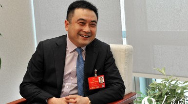 人大代表石磊的“速度与激情”
