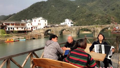 绿水青山唤得游子归 浙江浦江商人掀起返乡投资热潮