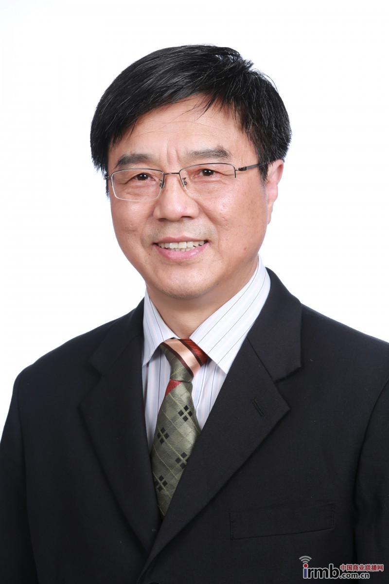 管欣